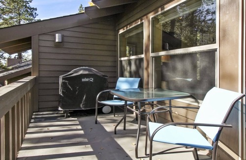 Sunriver Condo | The Ridge at Sunriver - Condo #16 - Access provided to onsite seasonal swimming pool & tennis facilities, year-round hot tub plus 4 bikes