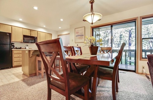 Sunriver Condo | The Ridge at Sunriver - Condo #37 - Access provided to onsite seasonal swimming pool & tennis facilities, year-round hot tub plus 4 bikes