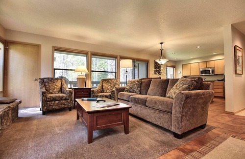 Sunriver Condo | The Ridge at Sunriver - Condo #45 - Access provided to onsite seasonal swimming pool & tennis facilities, year-round hot tub plus 4 bikes
