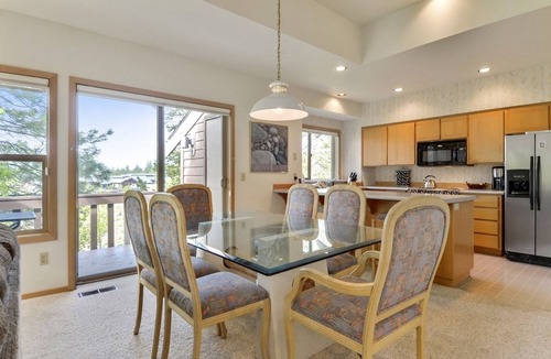 Sunriver Condo | The Ridge at Sunriver - Condo #4 - Access provided to onsite seasonal swimming pool & tennis facilities, year-round hot tub plus 4 bikes