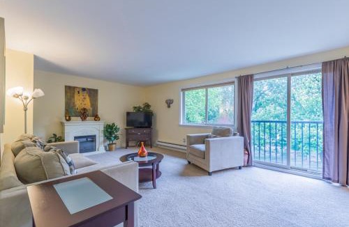 North End Apartment | the Romeo, Best Area, 2 Bedrooms, WD, Jacuzzi Bath, No Stairs, New Carpet, 825sf