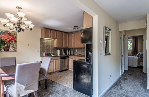 North End Condo | the Romeo, Best Area Jacuzzi Bath No Stairs WD