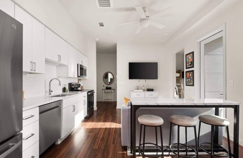 Edgehill Condo | The Rowen|Luxury Condo on Music Row|Balcony & Pool