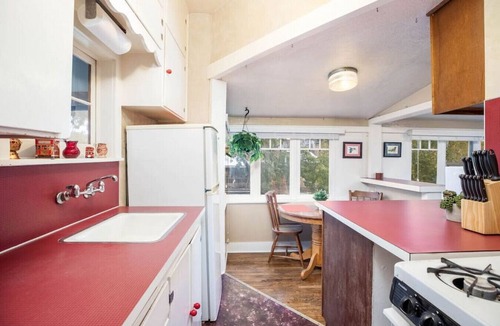 Lower Avenues Apartment | The Ruby Suite - Charming Historic Avenues`s Apt