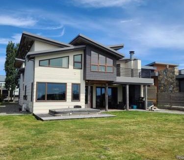 Point Roberts House | The Seaside Getaway - Direct Beach Access