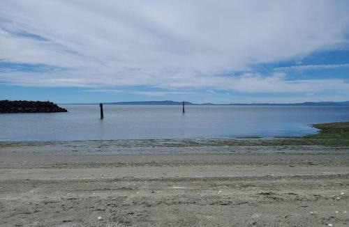 Point Roberts House | The Seaside Getaway - Direct Beach Access