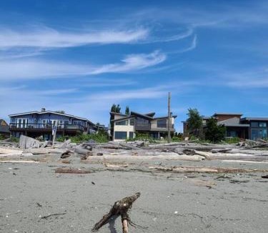Point Roberts House | The Seaside Getaway - Direct Beach Access