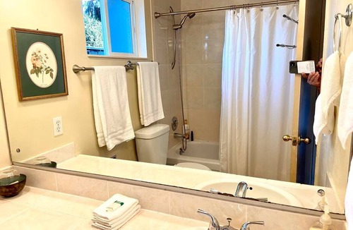 Alderwood Manor Apartment | The Server: Guest Inn