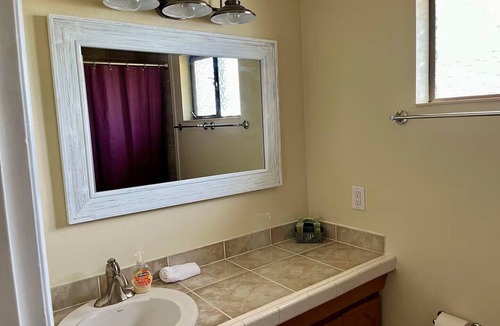 Alderwood Manor Apartment | The Server: Guest Place