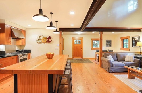 Glacier Ski Chalet | The Shuksan | Pool, Hot Tub & Game Room