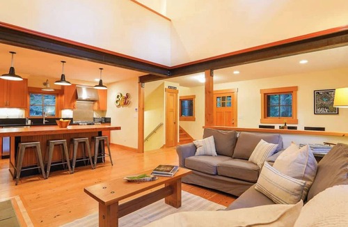 Glacier Ski Chalet | The Shuksan | Pool, Hot Tub & Game Room