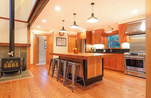Glacier Ski Chalet | The Shuksan | Pool, Hot Tub & Game Room