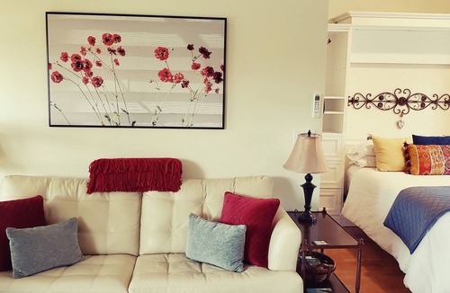 Silverton House | The Silverton Cottage- A garden retreat