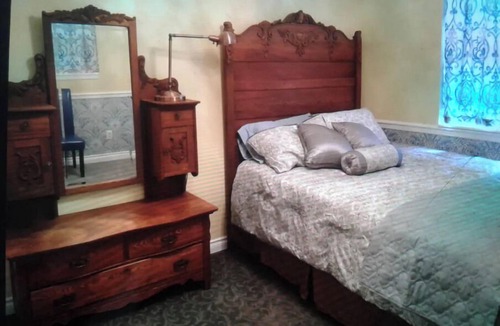 Clinton House | The Sirens Hideaway a charming Victorian Farmhouse