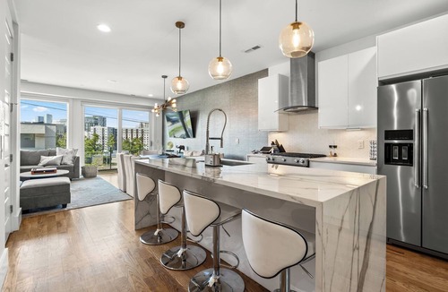 Edgehill House | The Skyline @ The Gulch Pool + Broadway Views