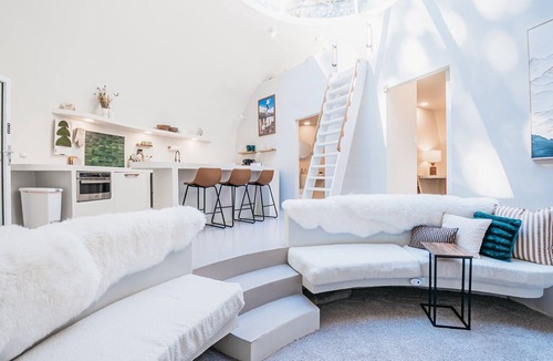 Glacier Cabin | The Skyview Dome with a hot tub and sauna