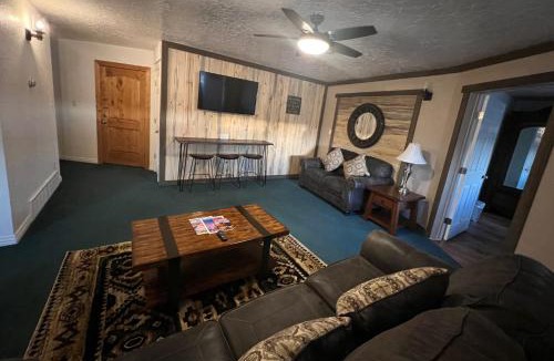 Loa Hotel | THE SNUGGLE INN