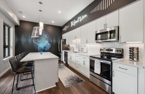 Edgehill House | The Sound Wave on Music Row Close to Broadway w Pool
