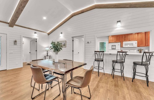Bryant House | The Summit - 3 cabin getaway for 20 guests with views!