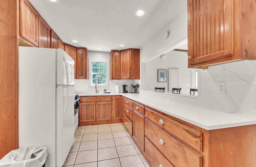 Bryant House | The Summit - 3 cabin getaway for 20 guests with views!