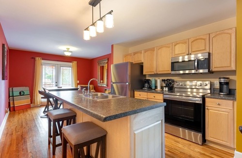 McFerrin Park House | The Sunny Side Up - Only 5 Minutes from Downtown
