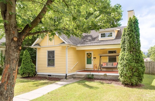 McFerrin Park House | The Sunny Side Up - Only 5 Minutes from Downtown