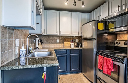 North End Condo | the Terrace, Best Area Jacuzzi Bathtub 2 baths, WD