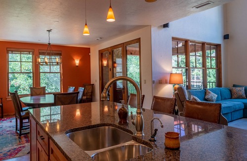 Ketchum Condo | The Timbers 4O-1 Bedroom - Upscale Condo Close to Downtown + Garage