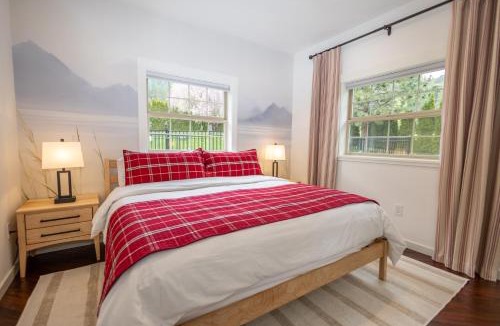 Leavenworth House | The Tyrolean - Pool, Hot Tub & Ski Hill Charm