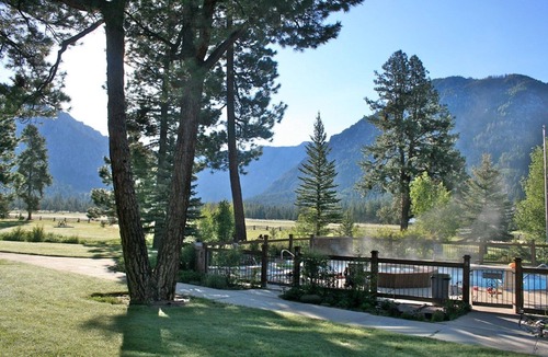 Atlanta House | The Ultimate Lodge for retreats, family reunions or Destination Weddings