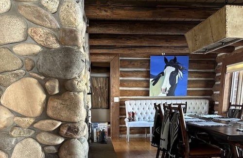 Roberts Apartment | The Ursula Room at Oniya Lodge