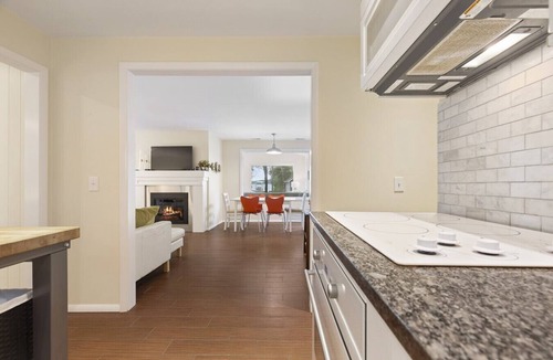 Frankfort Apartment | The Vine House on Crystal Lake