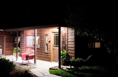 Grants Pass Cottage | The Vintage Cottage with riverfront access