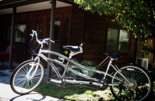 Grants Pass Cottage | The Vintage Cottage with riverfront access
