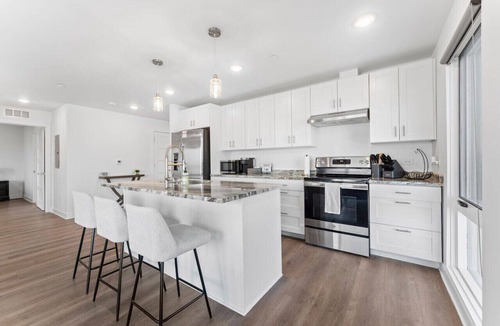 Wyandotte Apartment | The W Loft Spacious 2 Bed Private Pool and Gym