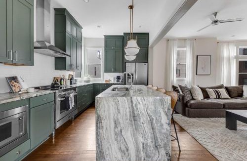 Edgehill House | The Wade - Minutes to the Gulch & 12 South