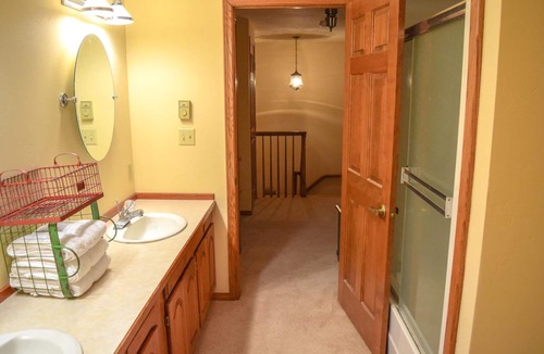 Cody Bed & Breakfast | The Wapiti Room - Windmill Inn