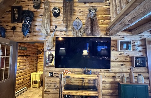 Cle Elum Cabin | The Whispering Pines Cabin, A romantic hideaway from the stresses of work!