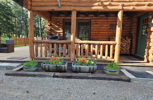 Cle Elum Cabin | The Whispering Pines Cabin, A romantic hideaway from the stresses of work!