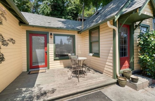 Jacksonville Cottage | The Williams - luxe 2-bedroom cottage w/onsite parking in downtown Jacksonville