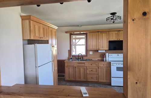 Eleroy House | The Windmill on Slough Rd. 2 bedroom 1.5 bath on quiet dead end road.