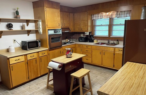 Wise Bed & Breakfast | The Wise Owl, a charming 3-bedroom home in Wise with WiFi, AC