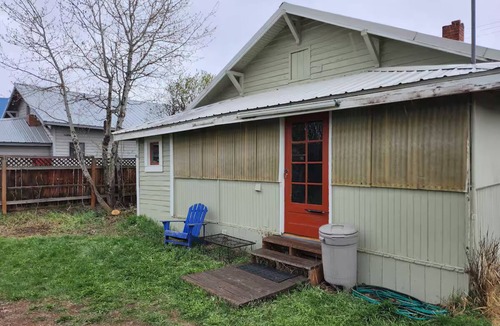 Enterprise House | The Woodshed - charming 3 bdrm/1 bath bungalow in Enterprise