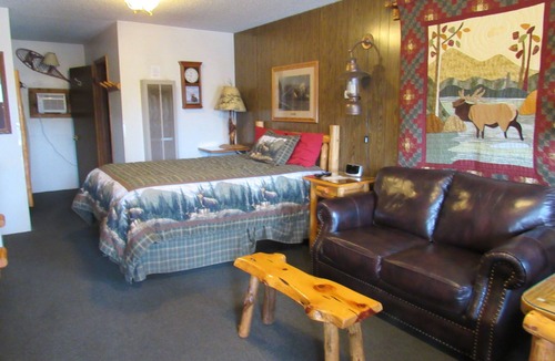 Crescent Hotel | The Woodsman Country Lodge