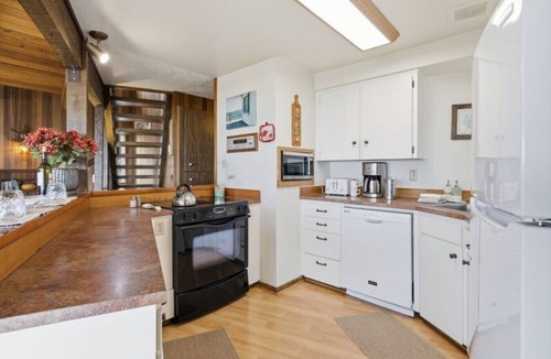 Newport House | The Yaquina House