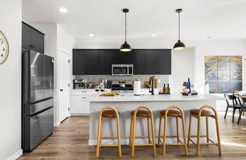 Southwest Ada County Alliance House | This 5-bedroom home has it all—gas fire pit for 8, hot tub, cornhole, ladder golf, ping pong, and a gas grill. Inside, enjoy a rock climbing wall, office desk, and a garage gym.