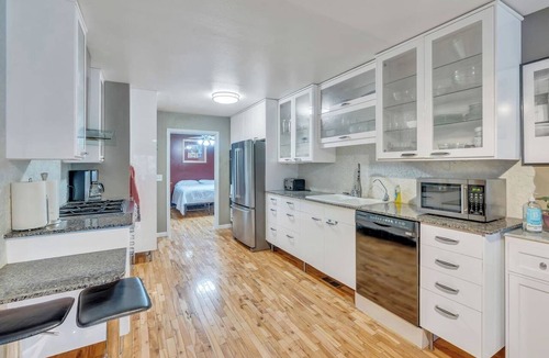 Capitol Hill Apartment | This duplex is a 8 bedroom(s), 4 bathrooms, located in Salt Lake City, UT.