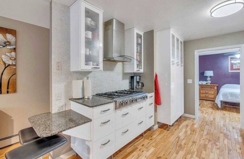 Capitol Hill Apartment | This duplex is a 8 bedroom(s), 4 bathrooms, located in Salt Lake City, UT.