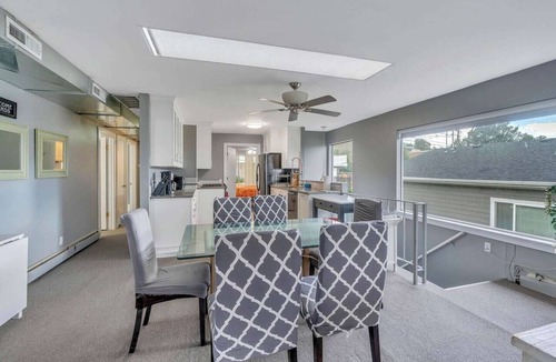 Capitol Hill Apartment | This duplex is a 8 bedroom(s), 4 bathrooms, located in Salt Lake City, UT.