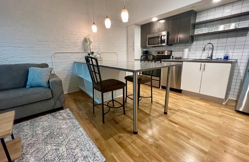 Old Market Apartment | This serviced apartment is a 2 bedroom(s), 2 bathrooms, located in Omaha, NE.